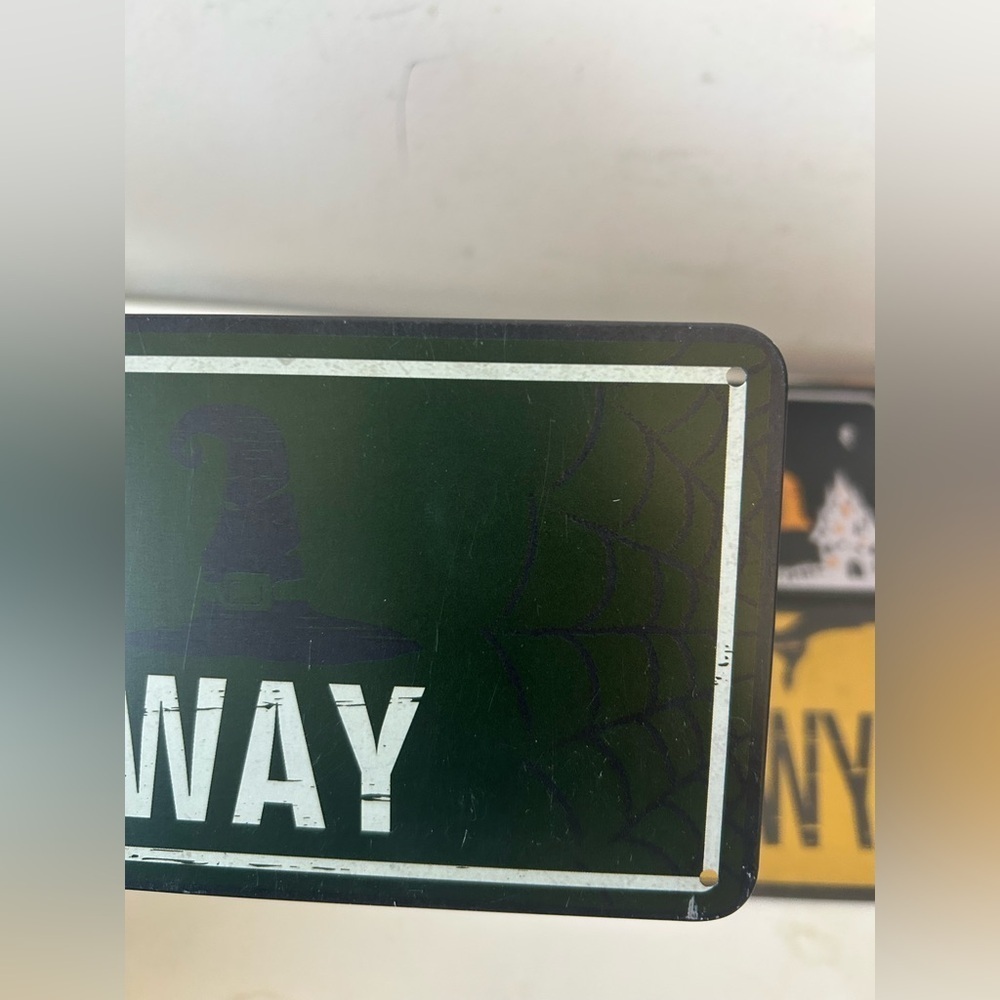 NWT HALLOWEEN METAL STREET SIGNS. Distressed metal road signs in 3 designs - Picture 4 of 4